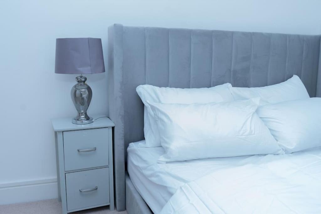 1 Bed Luxury Comfortable Apt London Kültér fotó
